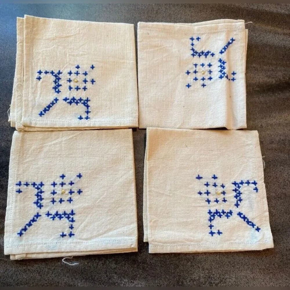 Lot Of 4 Vintage Linen Napkins Blue Embroidered Grandmacore